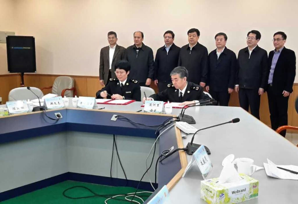 3月17日,满洲里海关副关长王蔚冰赴黄埔海关参加粤蒙俄国际铁路大通道